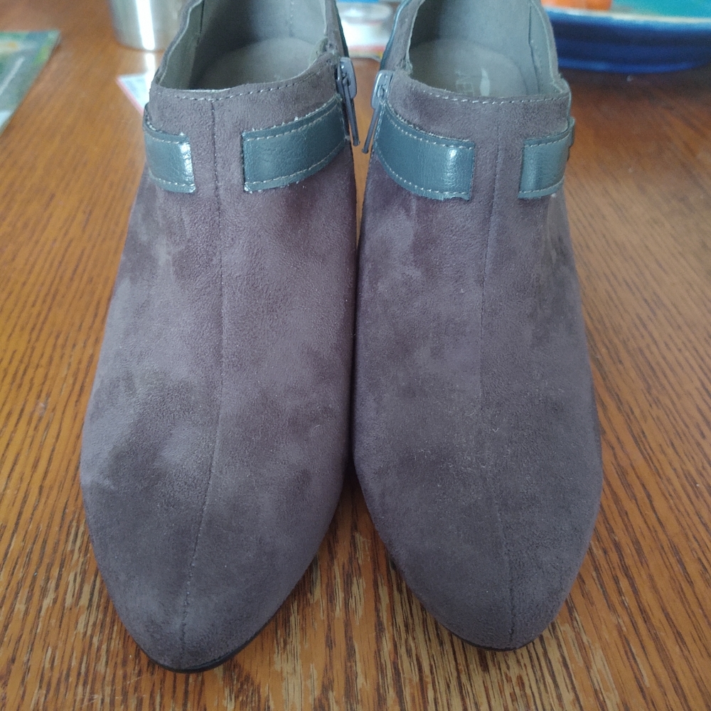 Aerosoles heel rest booties